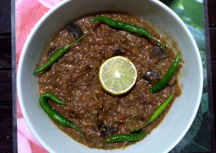 Spicy &quot;Baingan-ka-Bhartha&quot;Brinjal Curry