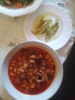 Una foto de Alubias con chorizo y jamón