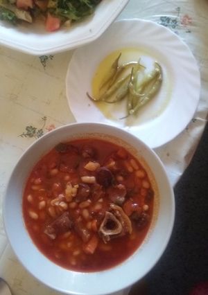 Una foto de Alubias con chorizo y jamón