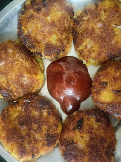 சக்கரவல்லி கிழங்கு கட்லட்(sweet potato cutlet recipe in tamil) செய்முறை முக்கிய புகைப்படம்