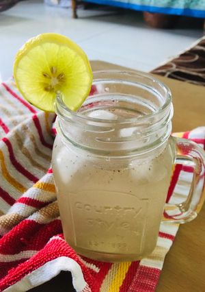 લીંબુ શરબત (Lemon Sharbat Recipe In Gujarati) રેસીપી મુખ્ય ફોટો