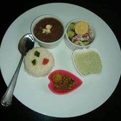 A picture of Masur Chawal platter🍚🍛.
