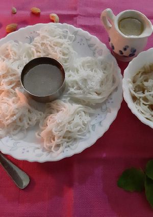 A picture of Thengai Paal Idiyappam(Rice noodels with Jaggery,coconut syrup.