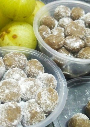આંબળાની ખાટી-મીઠી ગોળી (Aamla goli recipe in gujarati) રેસીપી મુખ્ય ફોટો