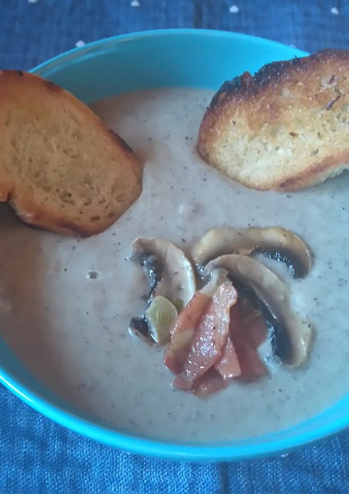 Una foto de 🍵 Crema de Champiñones 🍄