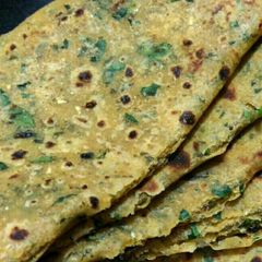 A picture of Fenugreek Paratha.