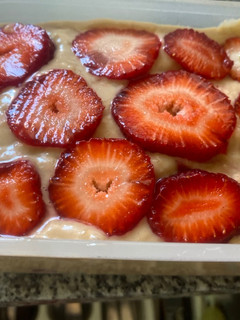 Una foto de Helado de banana, manteca de maní y frutillas. Saludable & sin azúcar