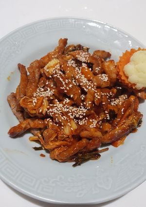 รูปของ หมูผัดกิมจิ ซอสไก่ทอด
