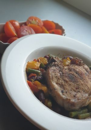 O poză a rețetei Cotlet pe pat de legume.