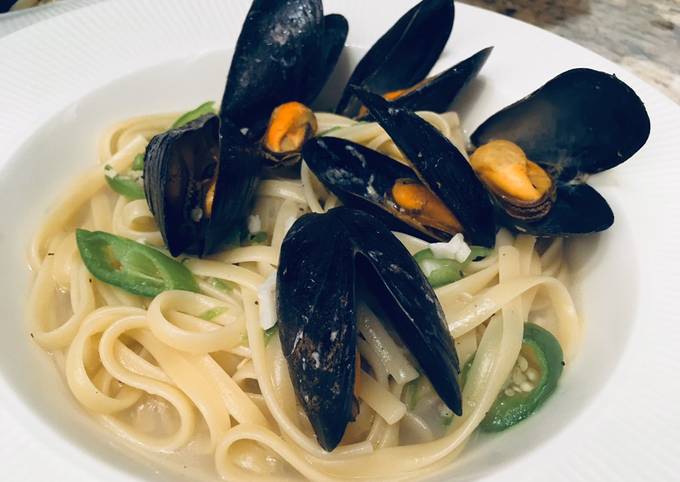Yummy linguine with mussels 🦪