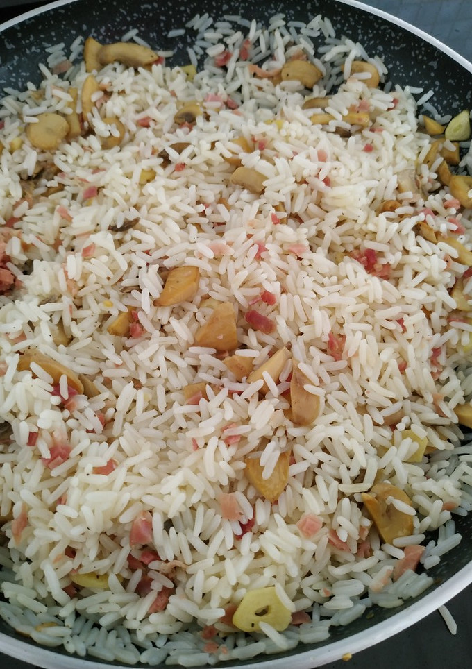 Una foto de Arroz con champiñones y jamón