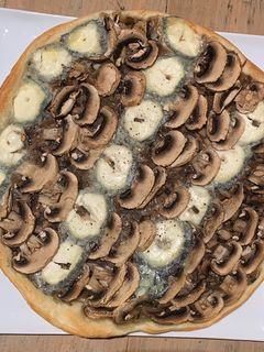 Une photo de Tarte champignons et fromage de chèvre (saint Maure)