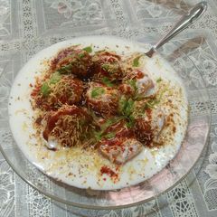 A picture of Dahi wada.