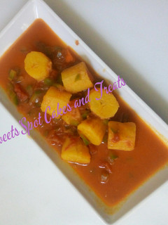 A picture of Green bananas in sauce.