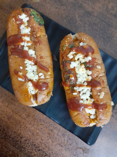 મસાલા પનીર ચીઝ હોટ ડોગ (Masala Paneer Cheese Hot Dog Recipe In Gujarati) રેસીપી મુખ્ય ફોટો