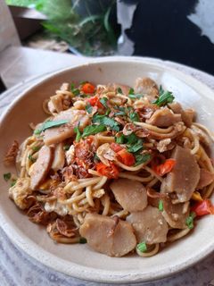 Foto resep Mie goreng bakso enak