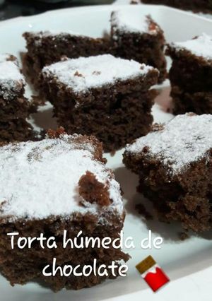 Una foto de Torta húmeda de chocolate🍫