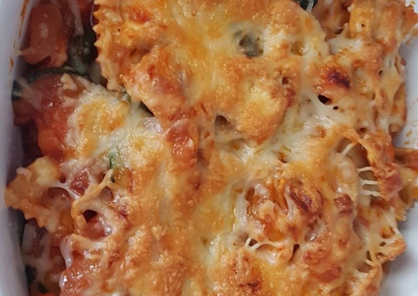 Lacitos de pasta con boloñesa