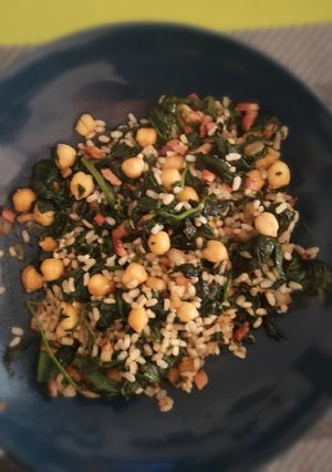A picture of Spinach with Chickpeas.
