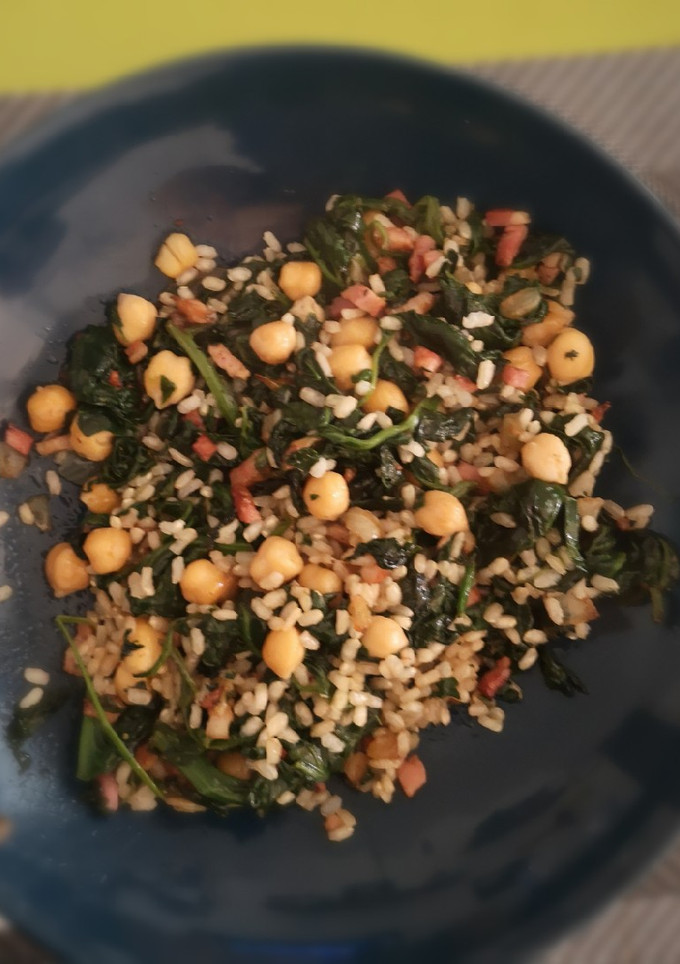 Una foto de Espinacas con Garbanzos