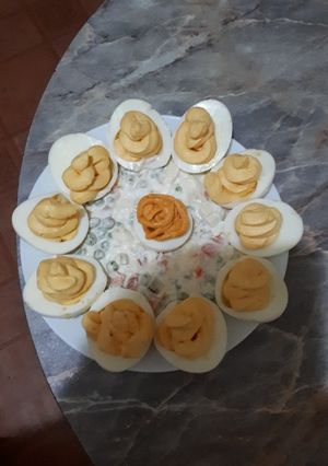 Kaszinótojás franciasaláta ágyon recept fotója