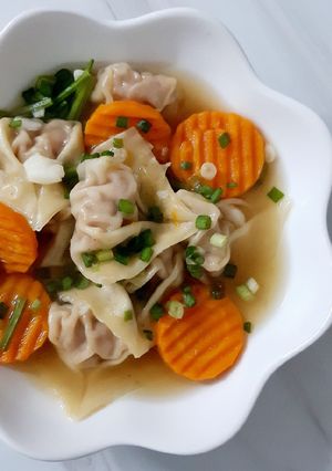 รูปของ "เกี๊ยวน้ำหมู" Wonton Soup 🥣🐷🌿🥕