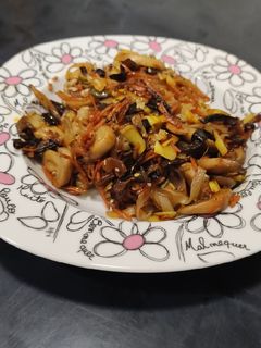 Una foto de Noodles de arroz con verduras 🌱