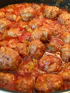 Una foto de Albóndigas de ternera con verduras
