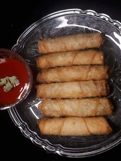 A picture of Spring rolls.