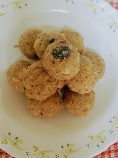 चुरमा लाडू (churma ladoo recipe in marathi) रेसिपी चे मुख्य फोटो