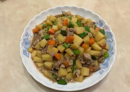 豬絞肉甜麵醬炒馬鈴薯