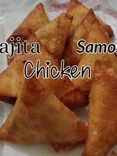 A picture of Fajita Chicken Samosa.