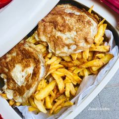 A picture of Chips / fries & egg🥔🥚🍳.