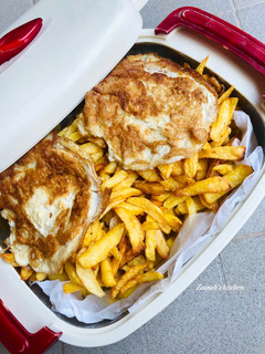 A picture of Chips / fries & egg🥔🥚🍳.