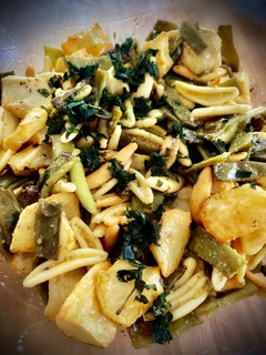 Una foto de Pasta con judías verdes y patatas al pesto de albahaca