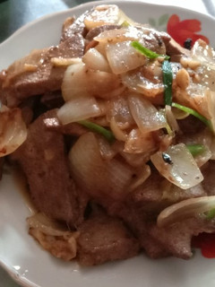 Hình của món Gan heo xào hành tây.