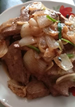 Hình của món Gan heo xào hành tây.