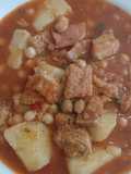 Potaje de Garbanzos con Mondongo, Panceta y Chorizo