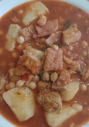 Una foto de Potaje de Garbanzos con Mondongo, Panceta y Chorizo