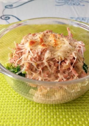 Una foto de Brócoli con Bechamel y Pollo gratinado