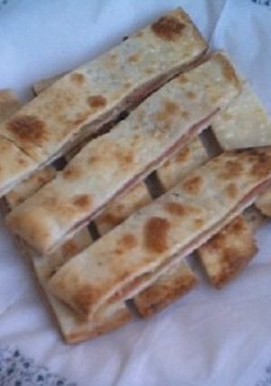 Una foto de Bastoncitos hojaldrados saborizados 
