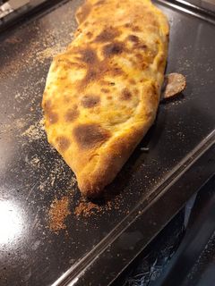 Una foto de CALZONE VEGETARIANO y Más