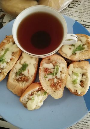 A picture of Instant garlic bread.
