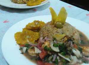 Una foto de Ceviche de camarón y Concha prieta