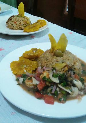 Una foto de Ceviche de camarón y Concha prieta