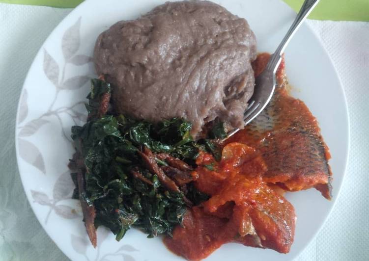 Vegetable with stew and amala