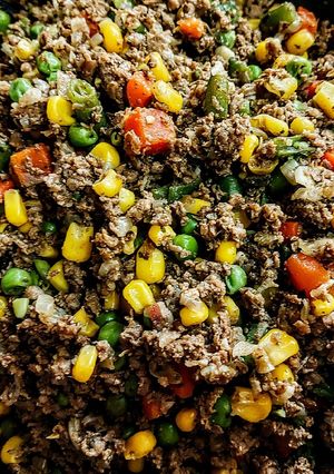Una foto de CARNE Picada Con 🫑🥕🧅🌽🧄Vegetales...!