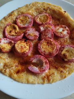 Una foto de Tortilla crepé con huevo duro rosado