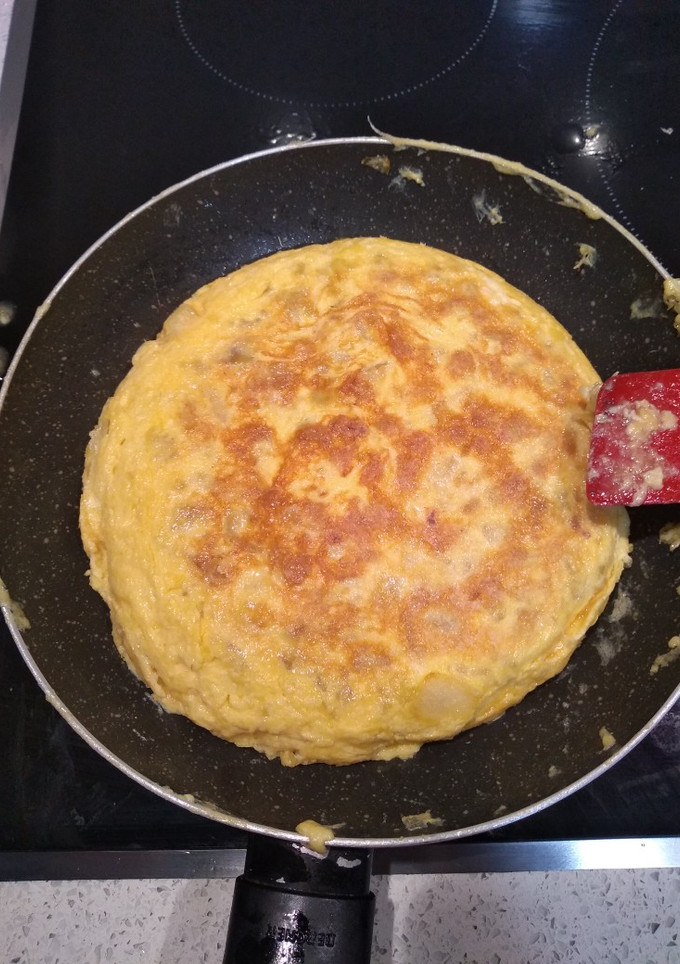 Una foto de Maxi tortilla rellena de jamón y queso