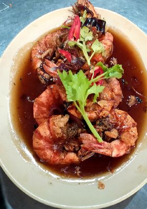 รูปของ กุ้งลายทอดราดซอสมะขาม